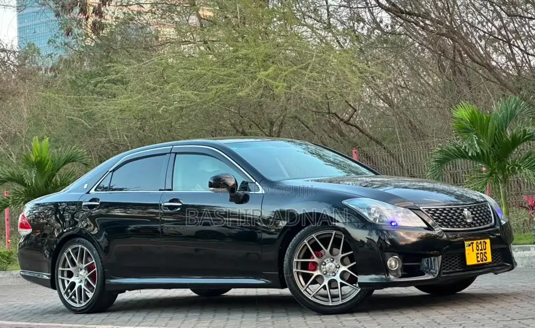 Toyota Crown 2011 Black