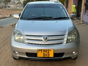 Toyota IST 2004 Silver