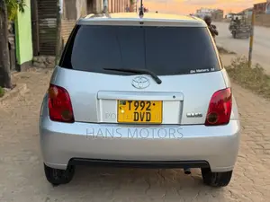 Toyota IST 2004 Silver