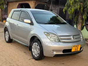 Toyota IST 2004 Silver
