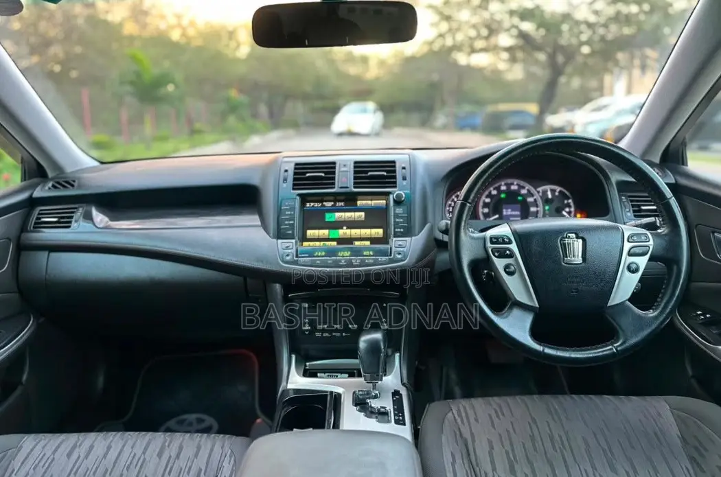 Toyota Crown 2011 Black