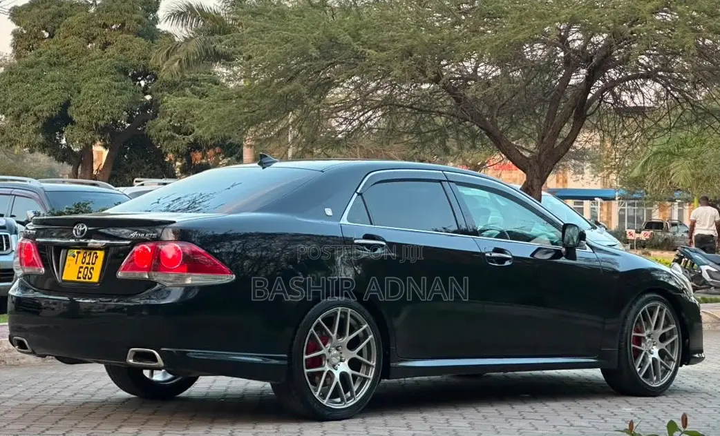 Toyota Crown 2011 Black