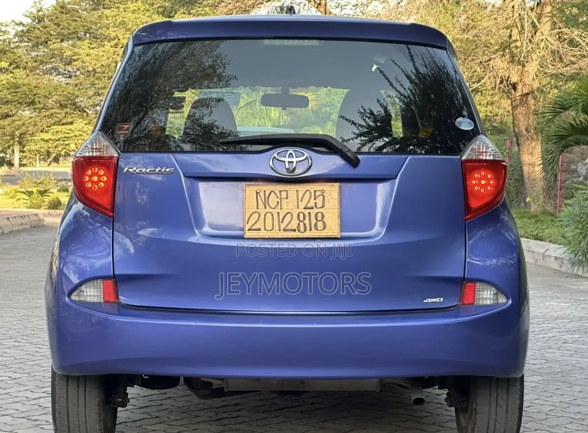 Toyota Ractis 2010 Blue