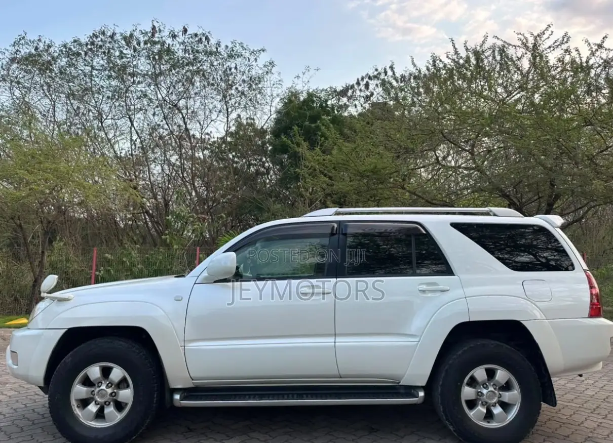 Toyota Hilux Surf 2004 White