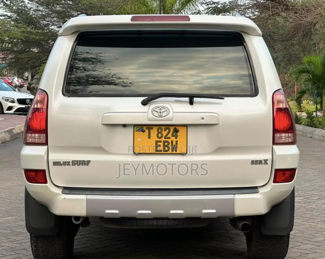 Toyota Hilux Surf 2004 White