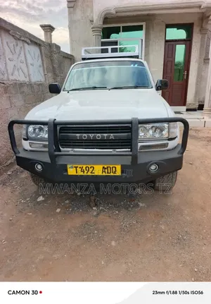 Toyota Land Cruiser 1998 White