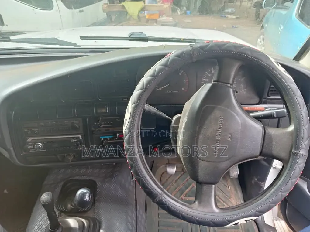 Toyota Land Cruiser 1998 White