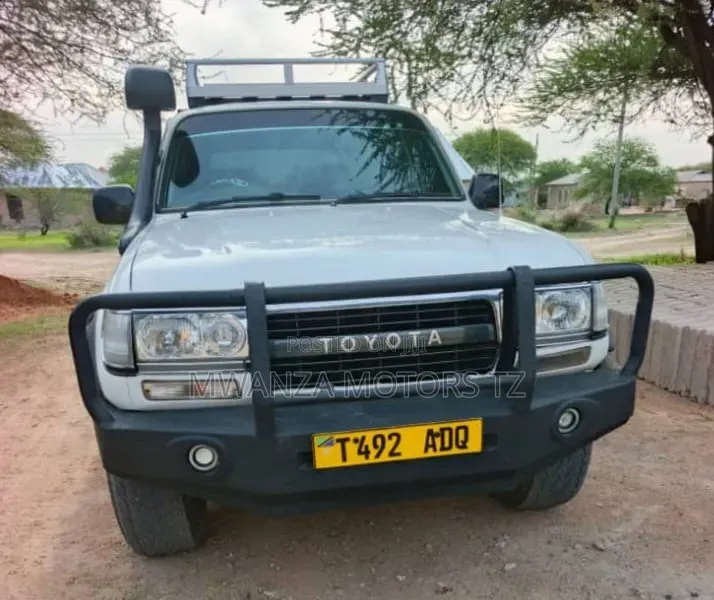 Toyota Land Cruiser 1998 White