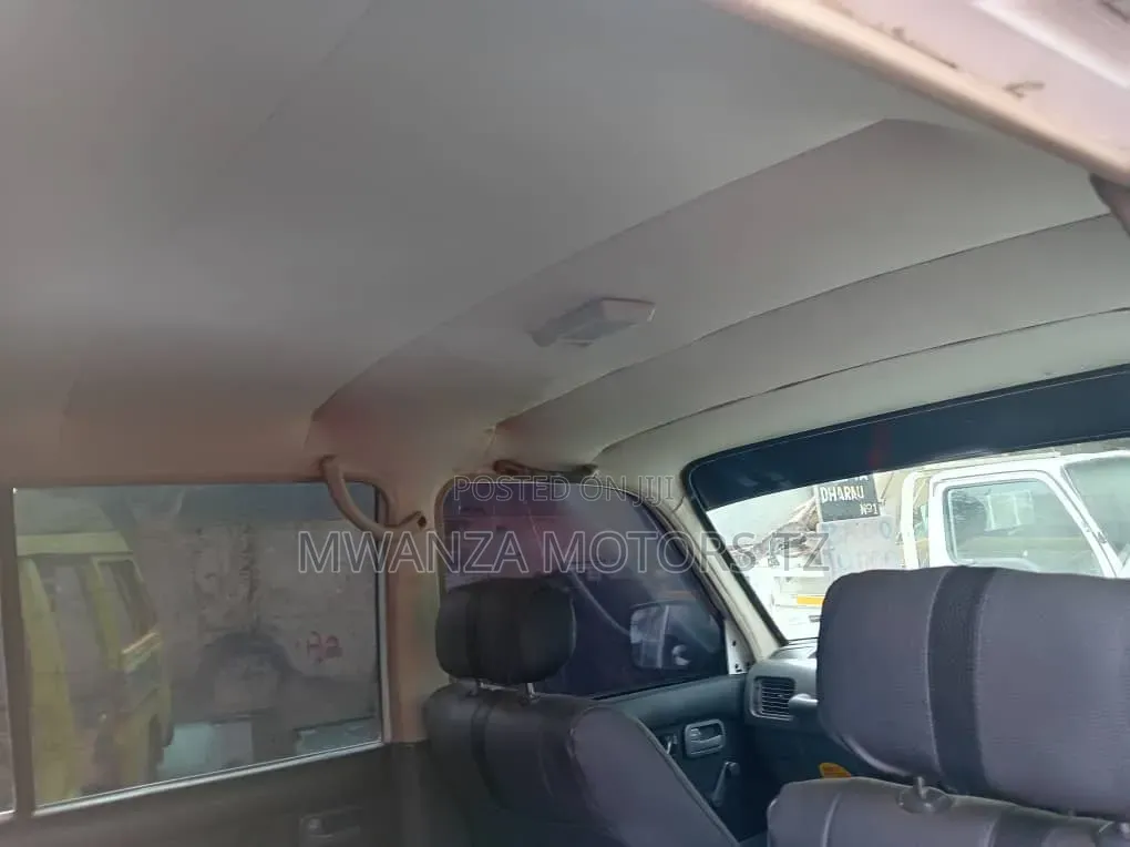 Toyota Land Cruiser 1998 White