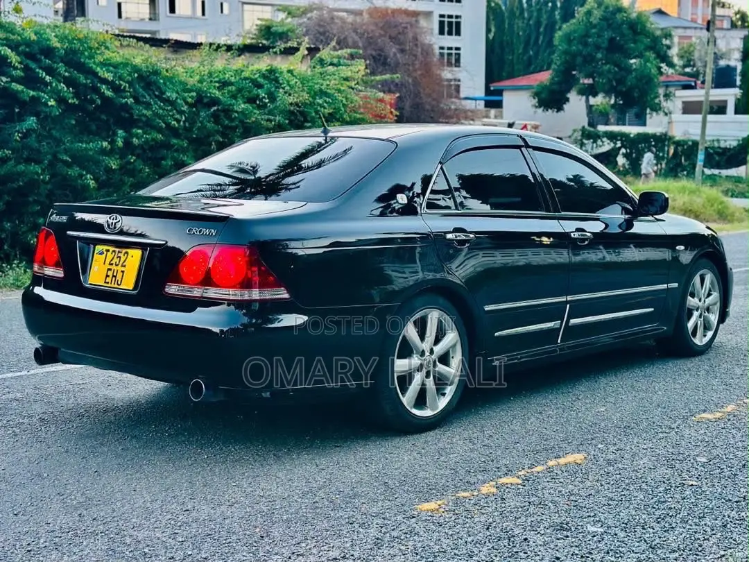 Toyota Crown Royale 2005 Black