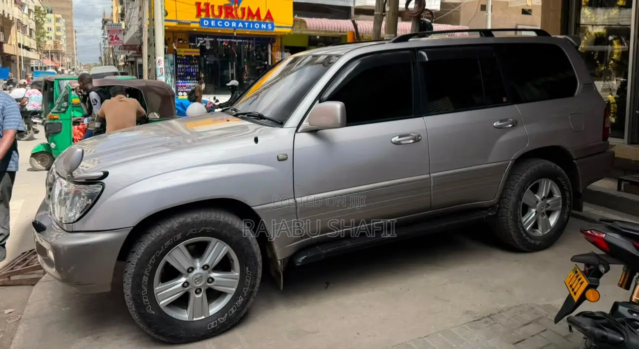 Toyota Land Cruiser 100 4.2 TD Executive 2004 Silver