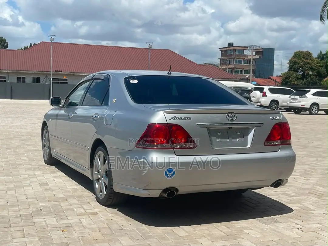 Toyota Crown 2004 Silver