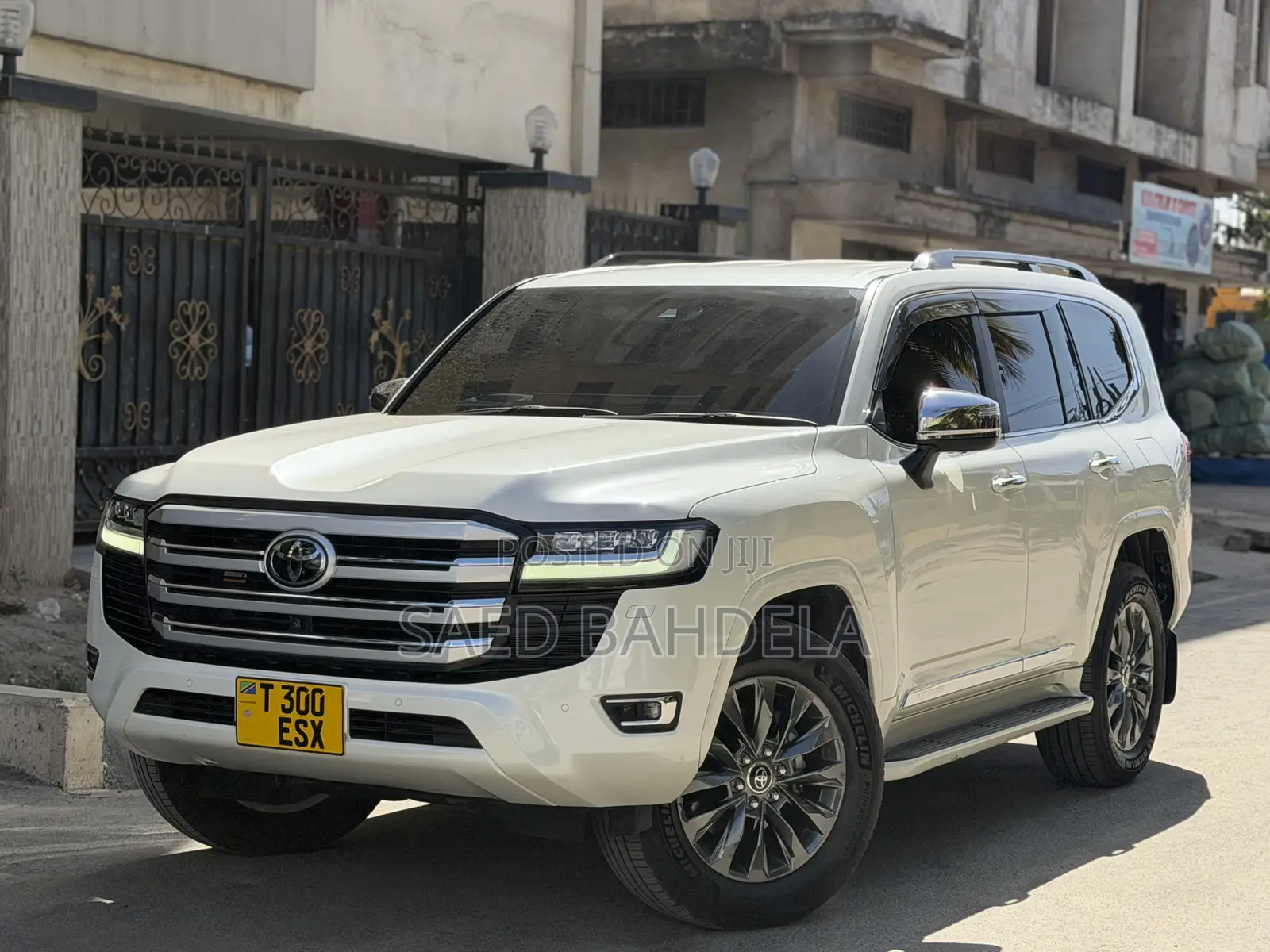 Toyota Land Cruiser LC300 2024 White