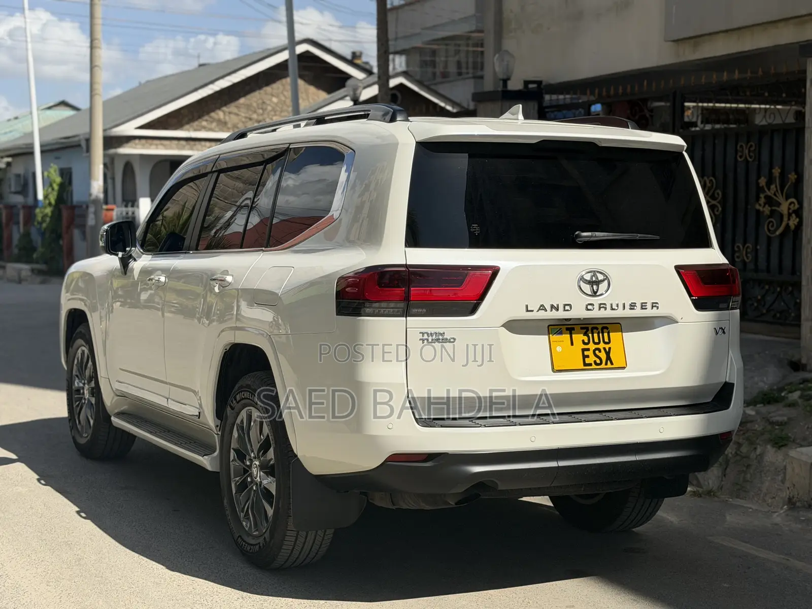 Toyota Land Cruiser LC300 2024 White