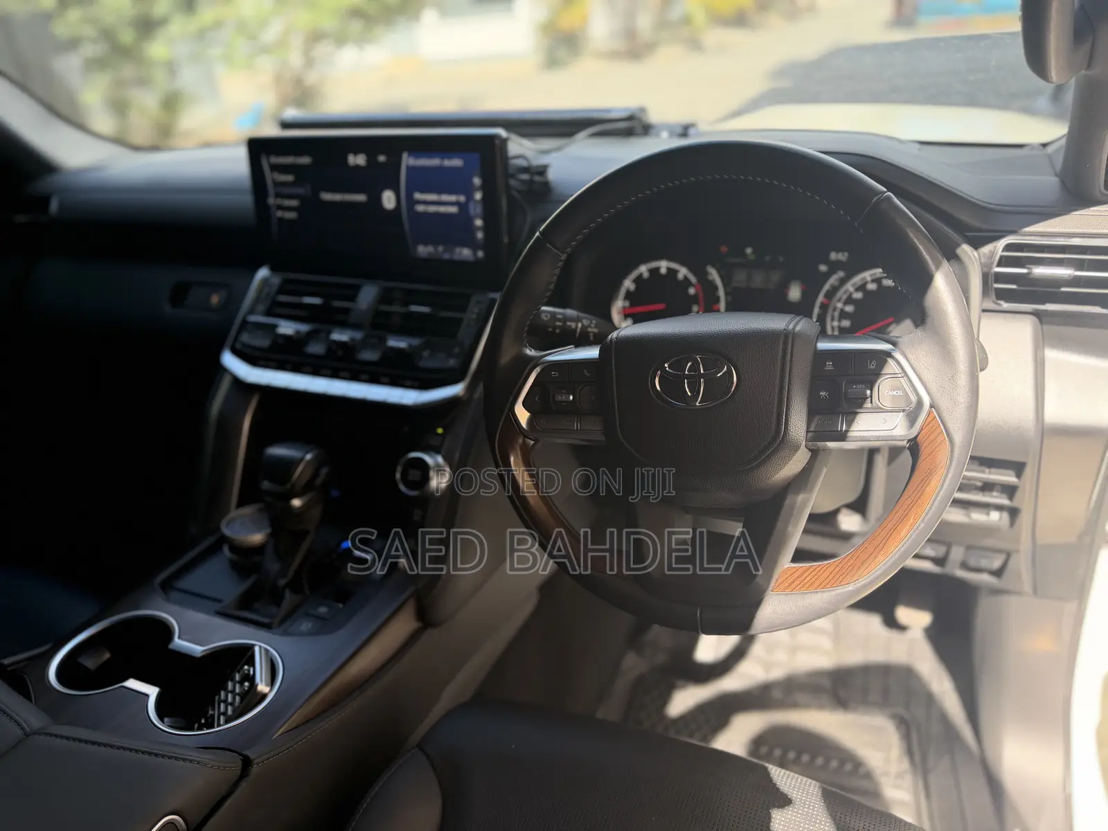 Toyota Land Cruiser LC300 2024 White