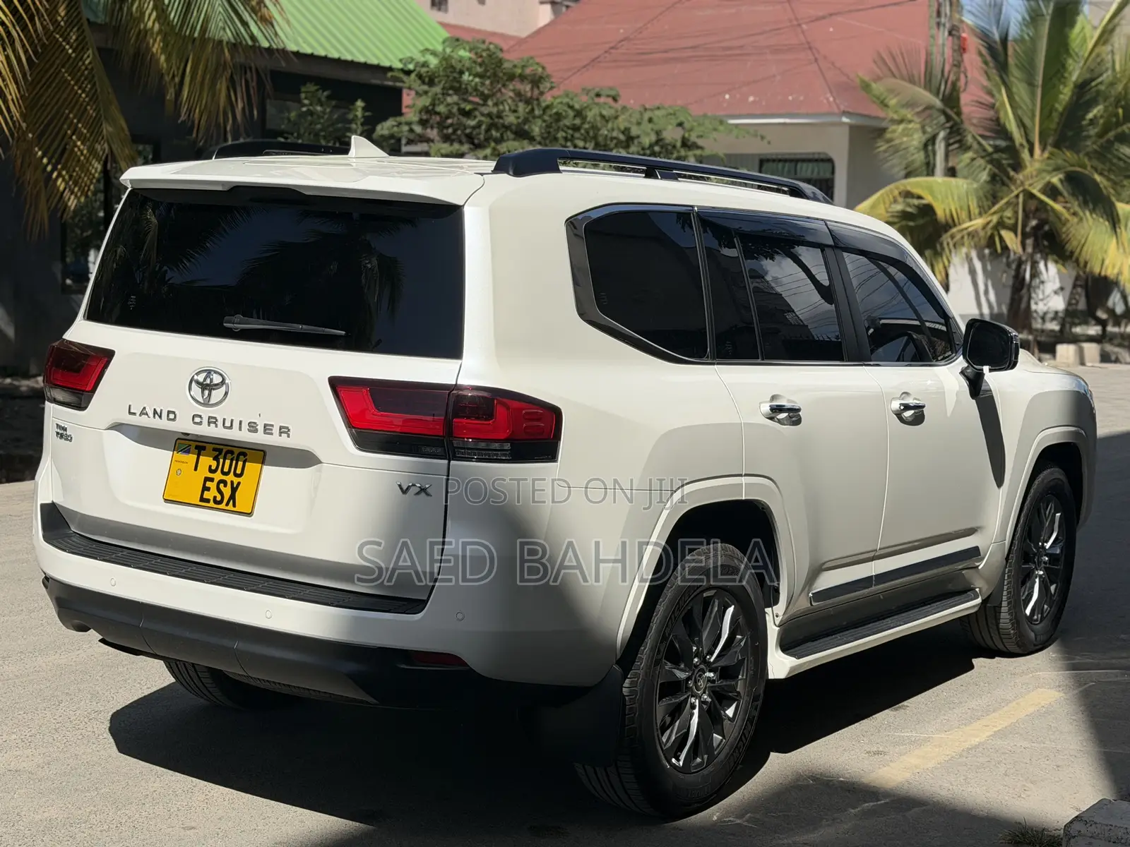 Toyota Land Cruiser LC300 2024 White