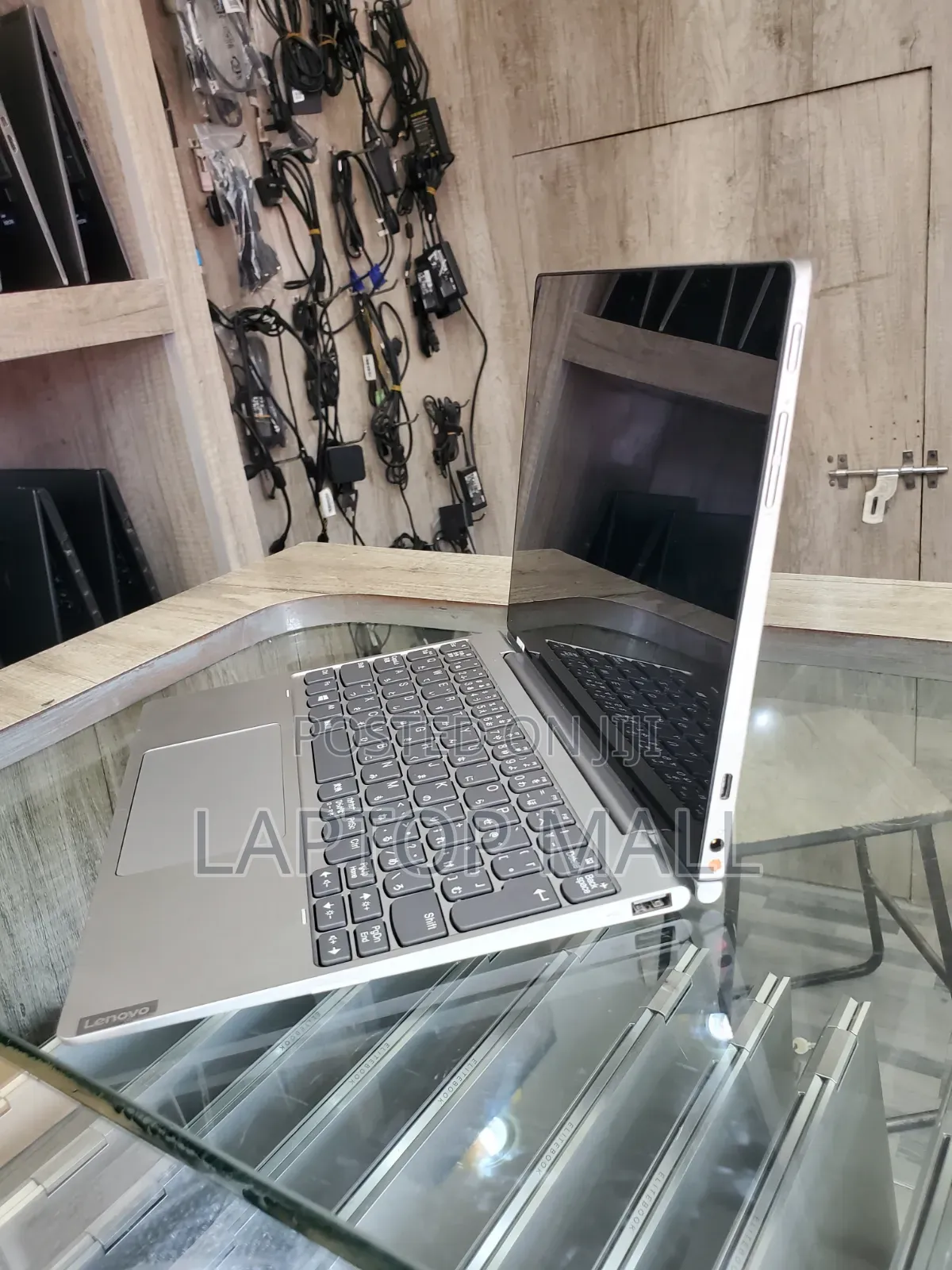 Laptop Lenovo IdeaPad D330 4GB Intel Celeron SSD 60GB