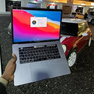 Laptop Apple MacBook Pro 2018 16GB Intel Core i7 SSD 512GB