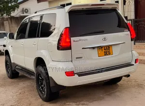 Toyota Land Cruiser Prado 2005 White