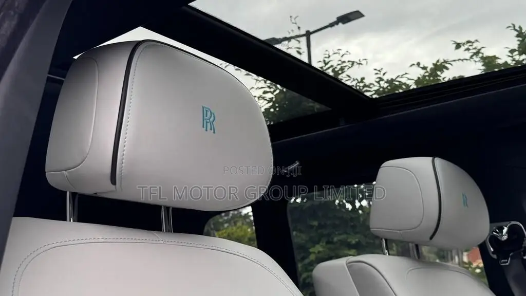Rolls-Royce Cullinan Base 2019 Silver