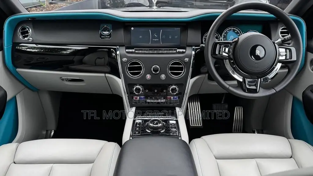 Rolls-Royce Cullinan Base 2019 Silver