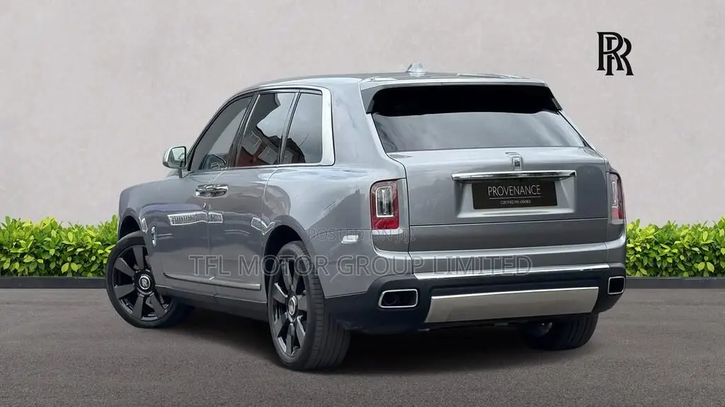 Rolls-Royce Cullinan Base 2019 Silver