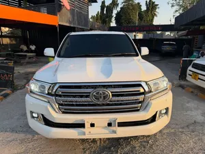 Toyota Land Cruiser 2016 White