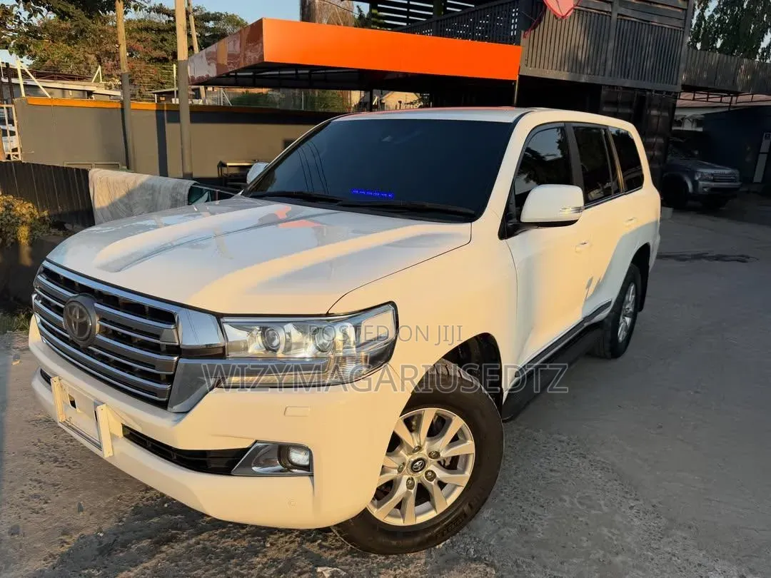 Toyota Land Cruiser 2016 White