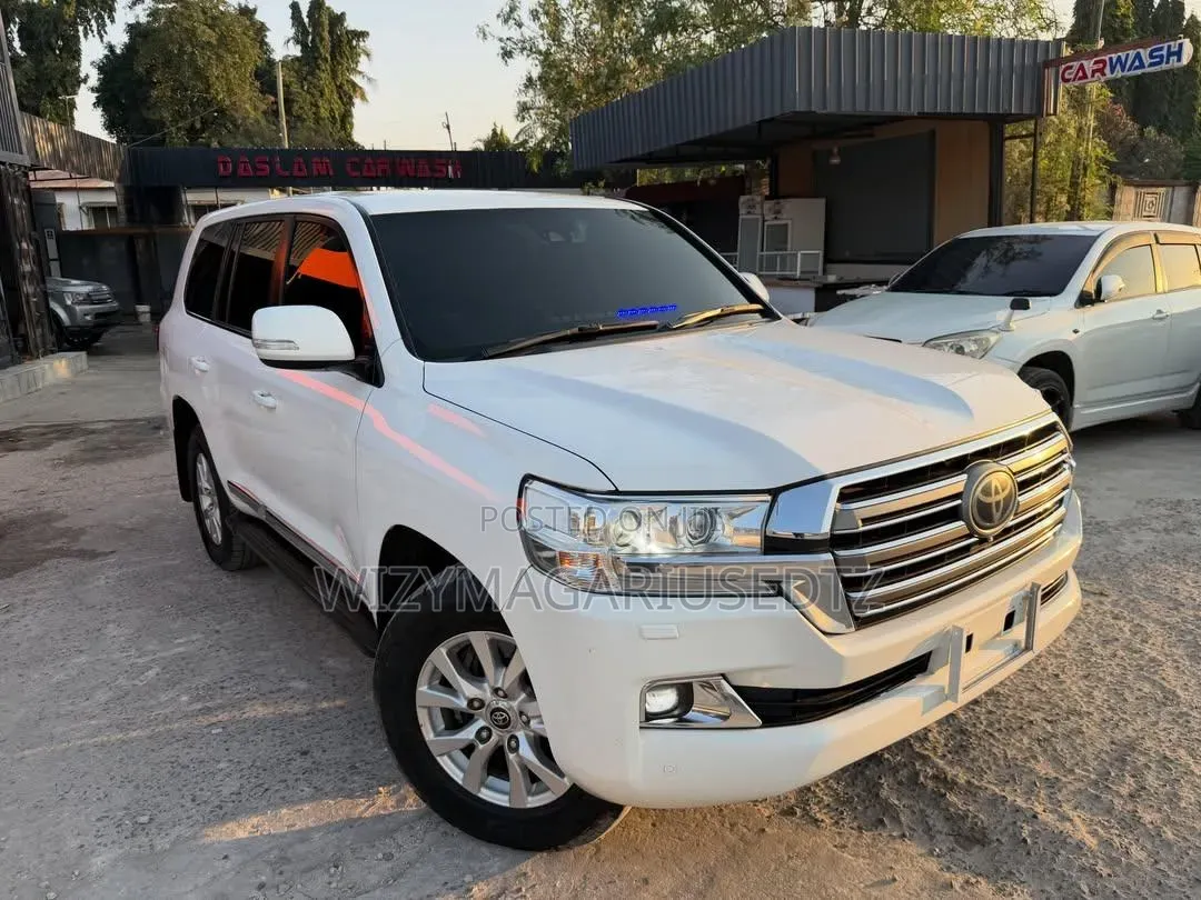 Toyota Land Cruiser 2016 White