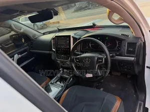 Toyota Land Cruiser 2016 White