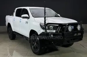 Toyota Hilux 2023 White
