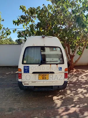 Toyota HiAce 2001 White