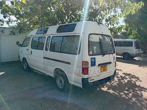 Toyota HiAce 2001 White