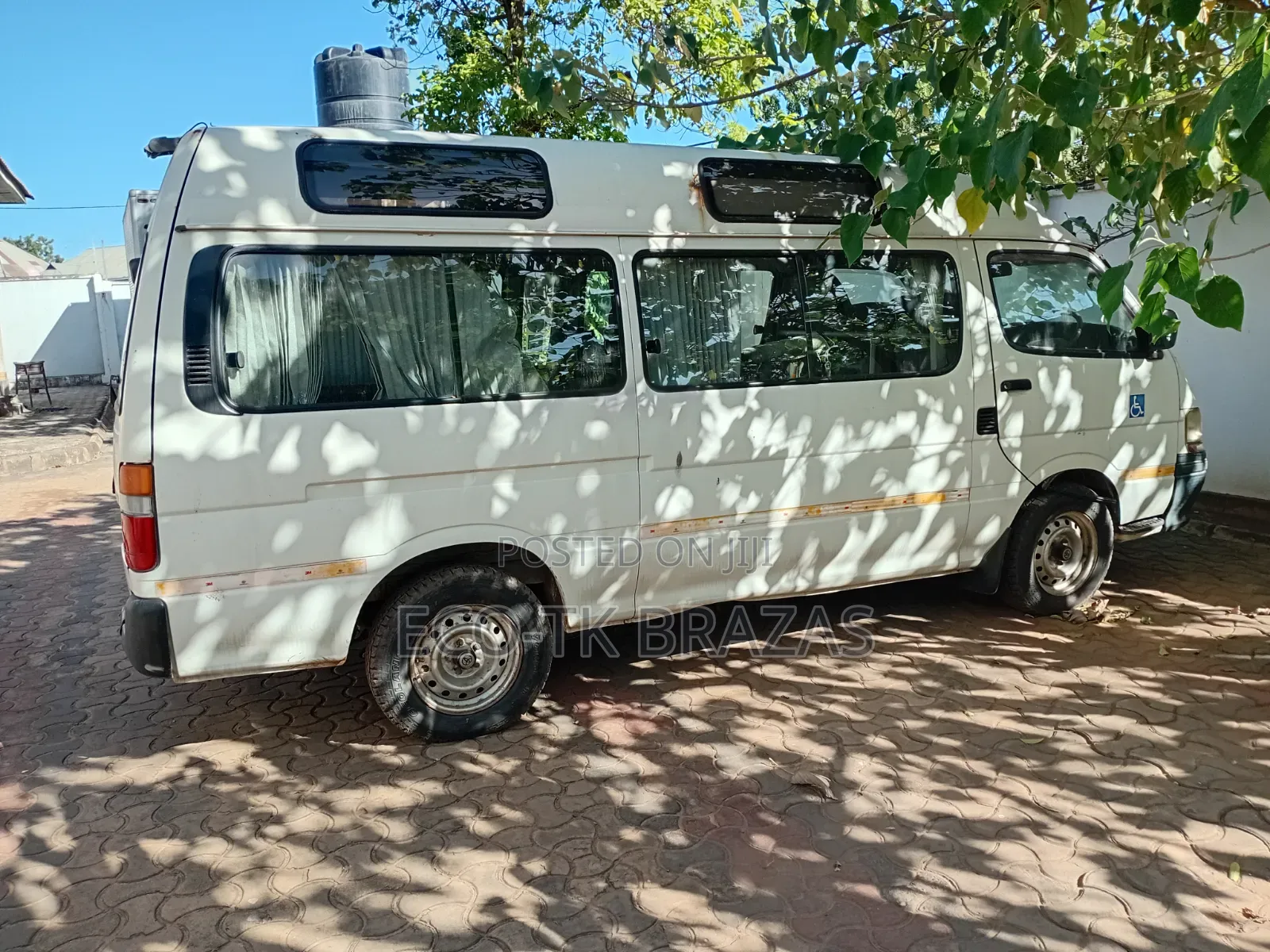 Toyota HiAce 2001 White