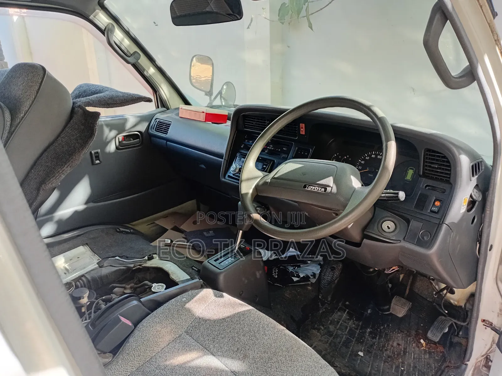Toyota HiAce 2001 White