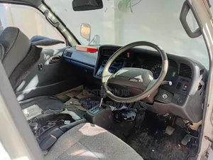 Toyota HiAce 2001 White