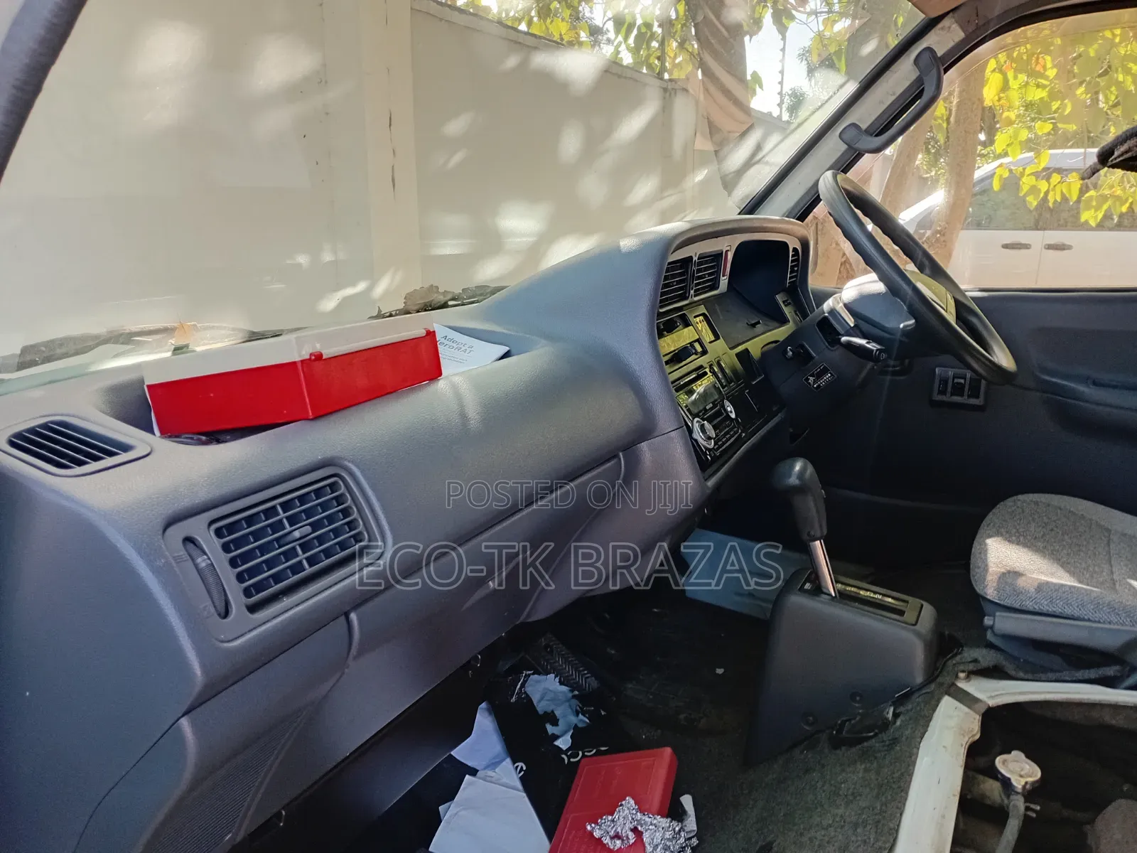 Toyota HiAce 2001 White