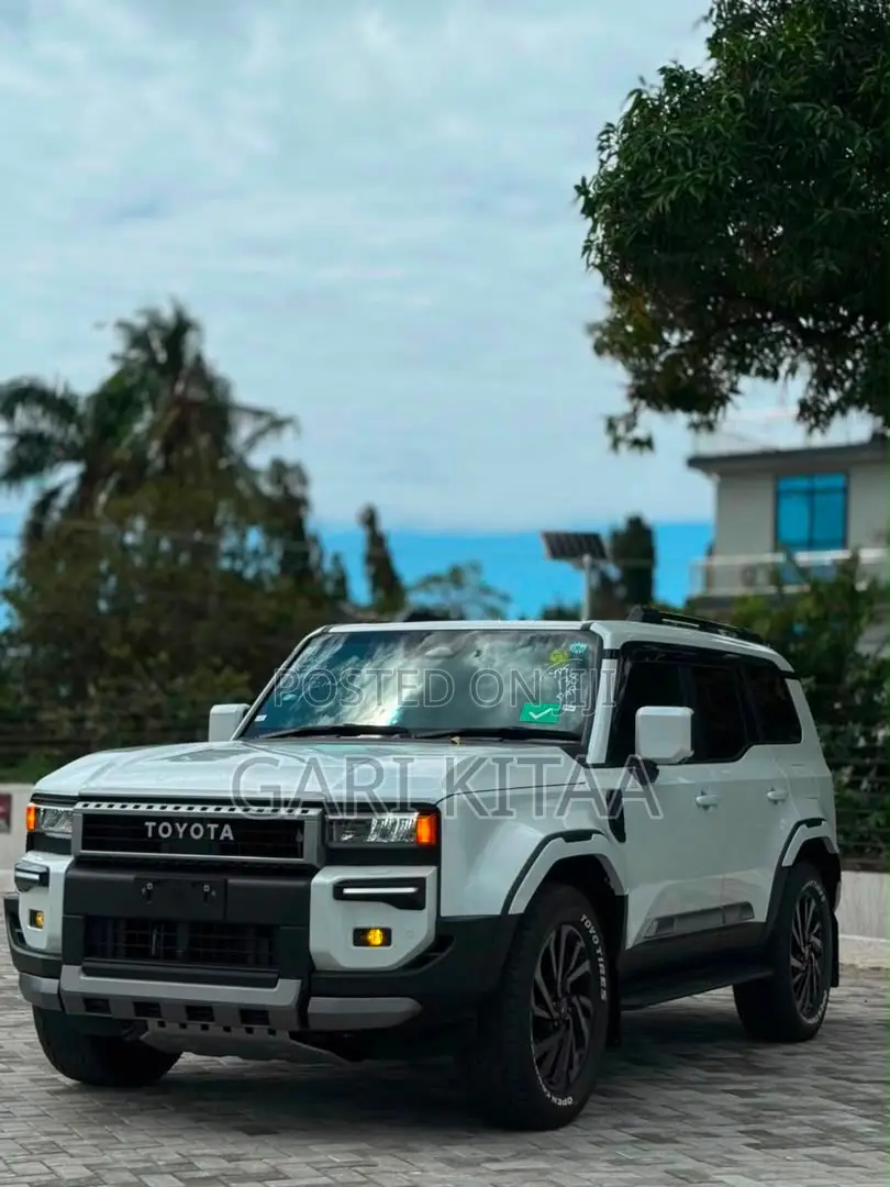 Toyota Land Cruiser 2025 White
