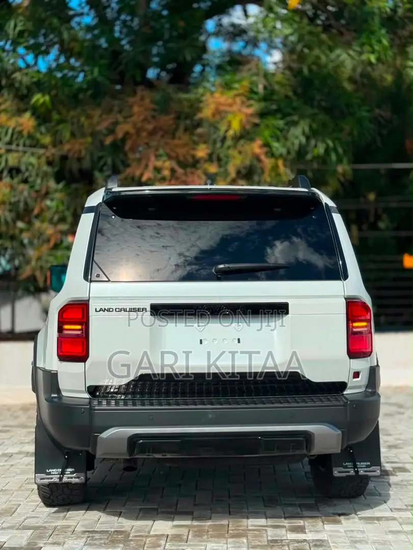 Toyota Land Cruiser 2025 White