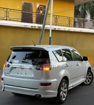 Mitsubishi Outlander 2010 White