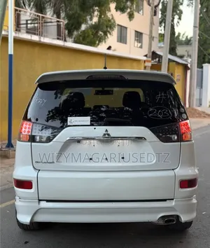 Mitsubishi Outlander 2010 White
