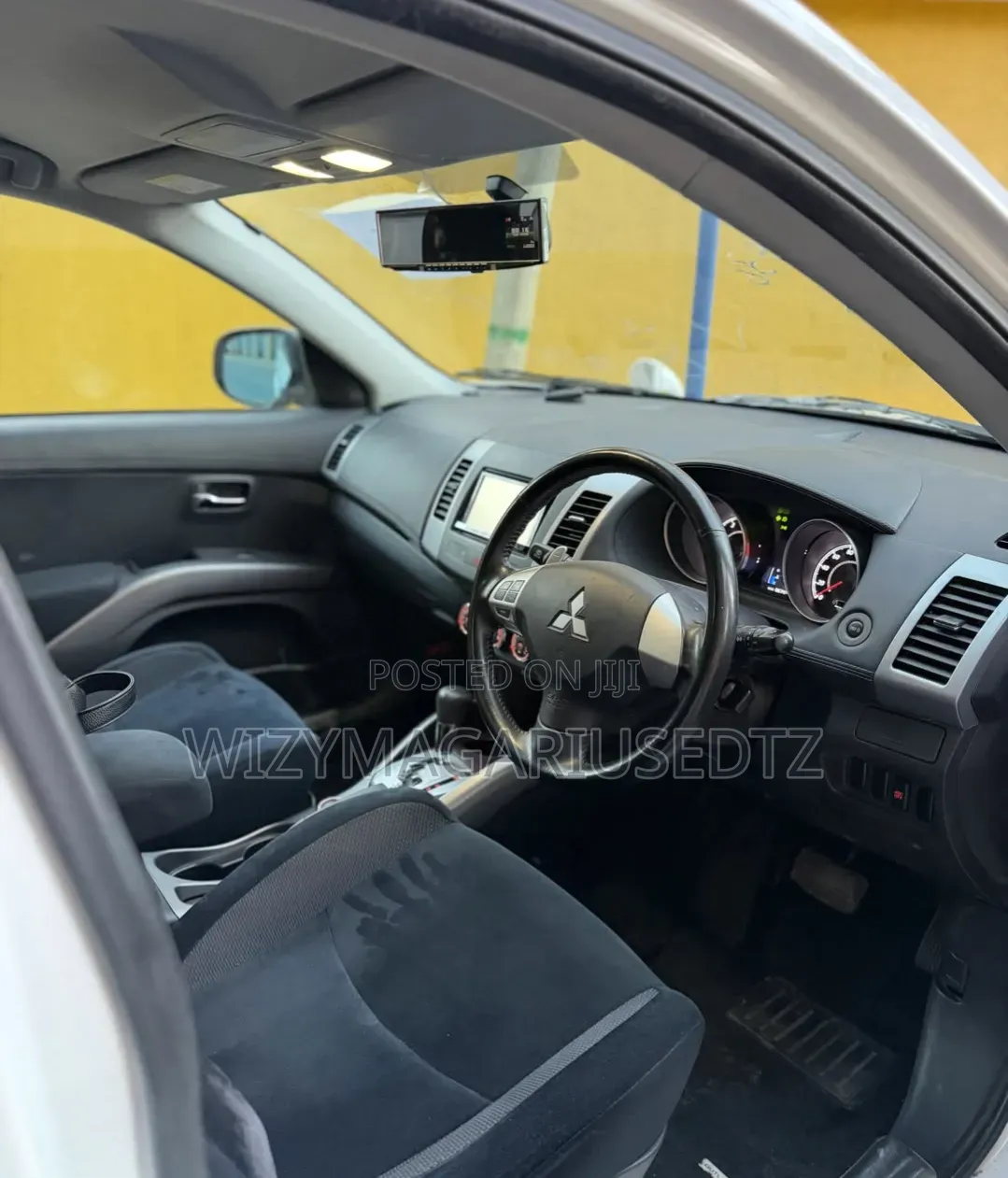 Mitsubishi Outlander 2010 White