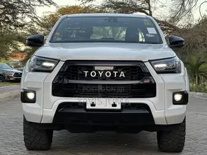 Toyota Hilux 2023 White