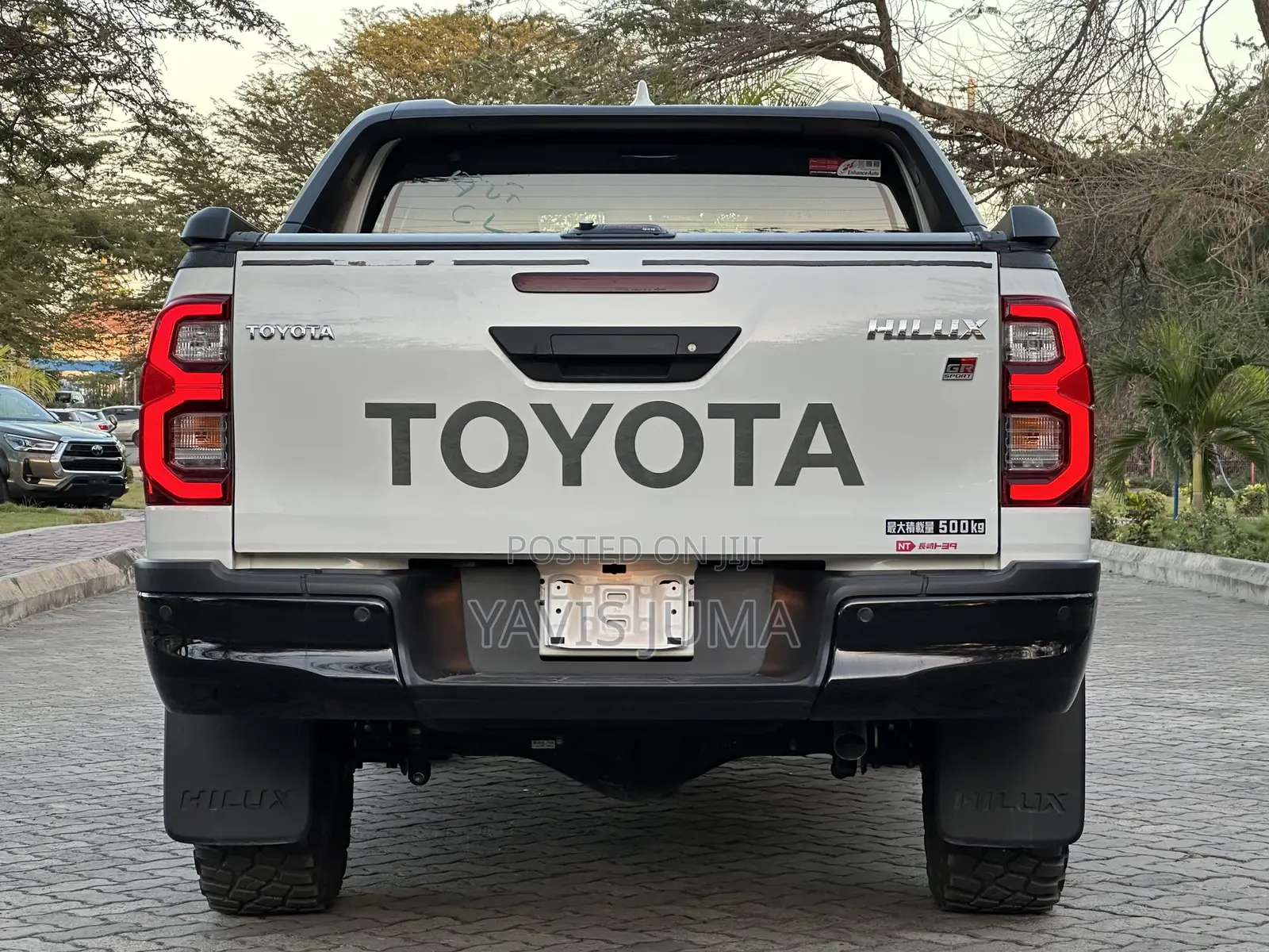 Toyota Hilux 2023 White