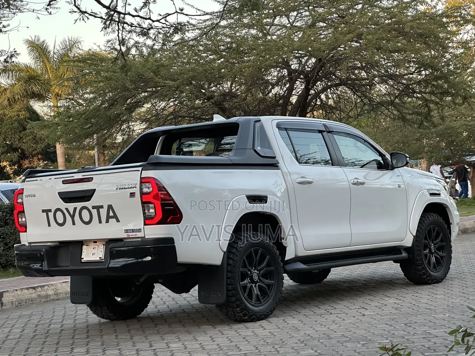 Toyota Hilux 2023 White
