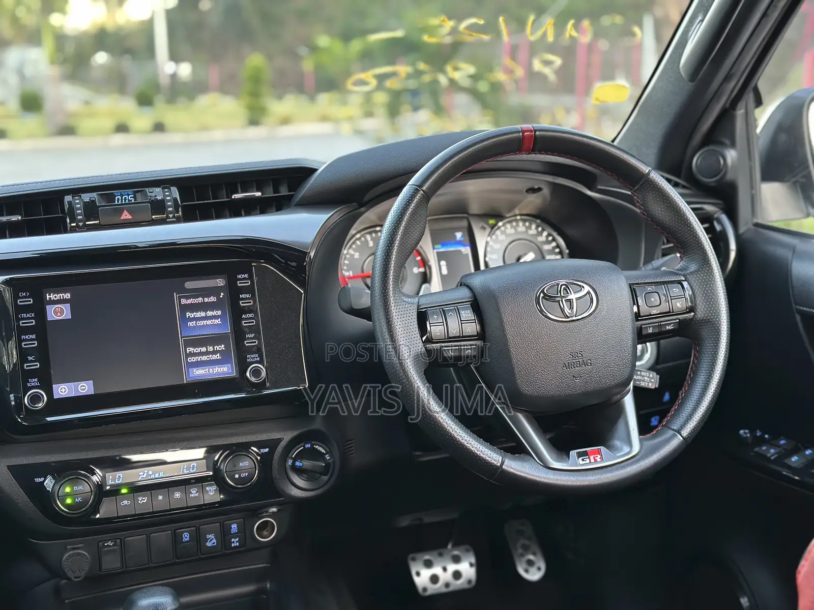 Toyota Hilux 2023 White