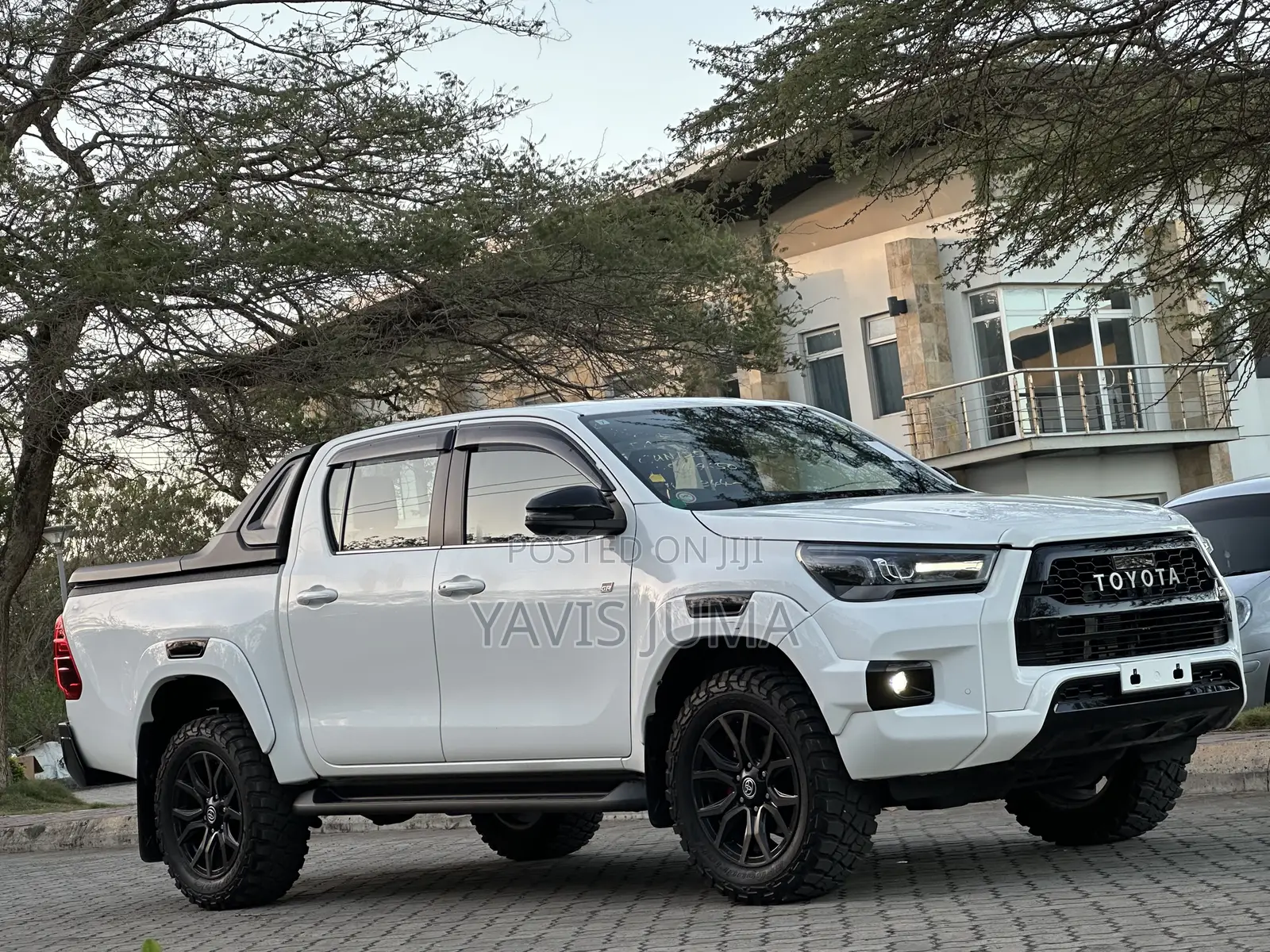Toyota Hilux 2023 White