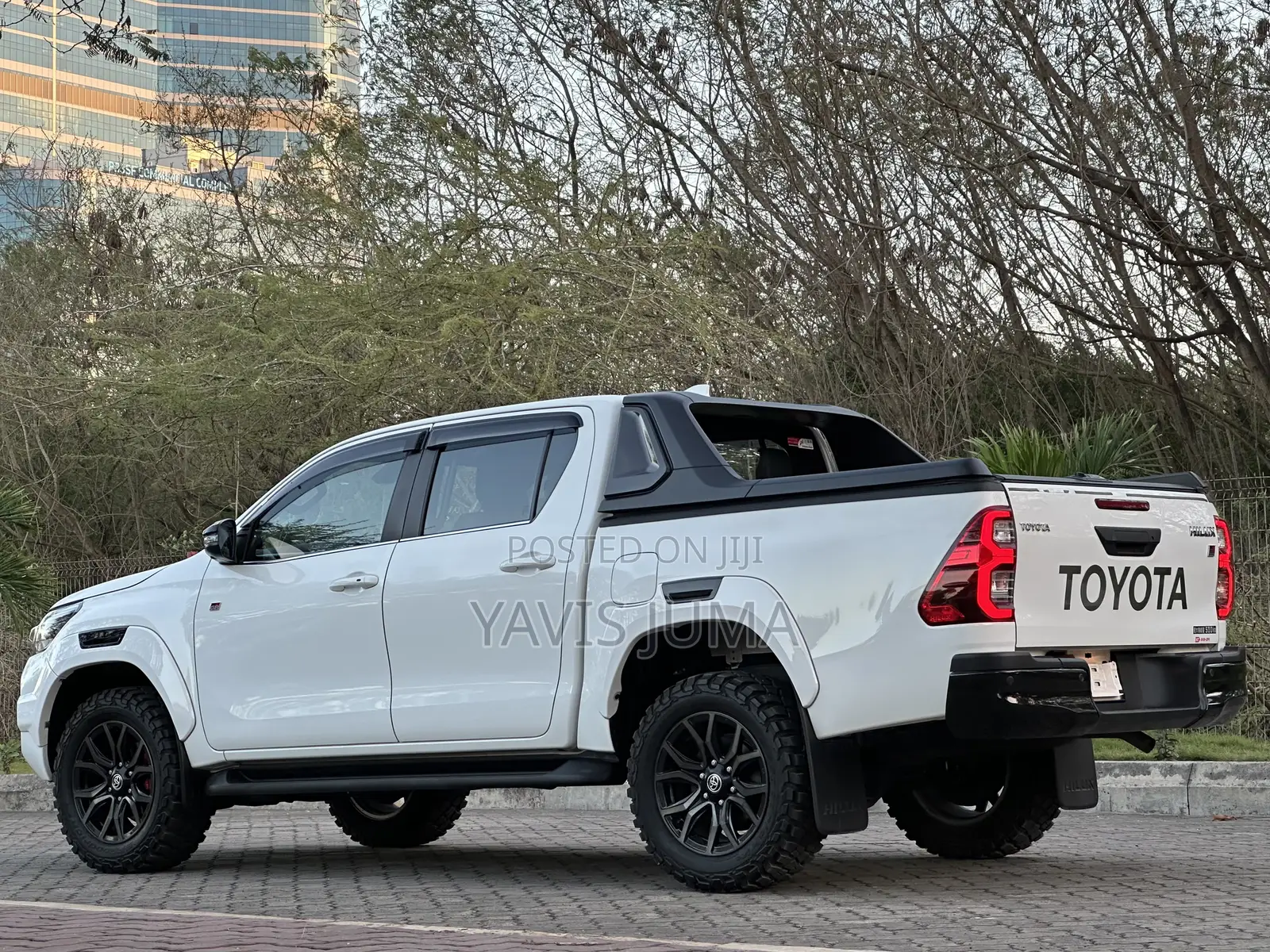 Toyota Hilux 2023 White