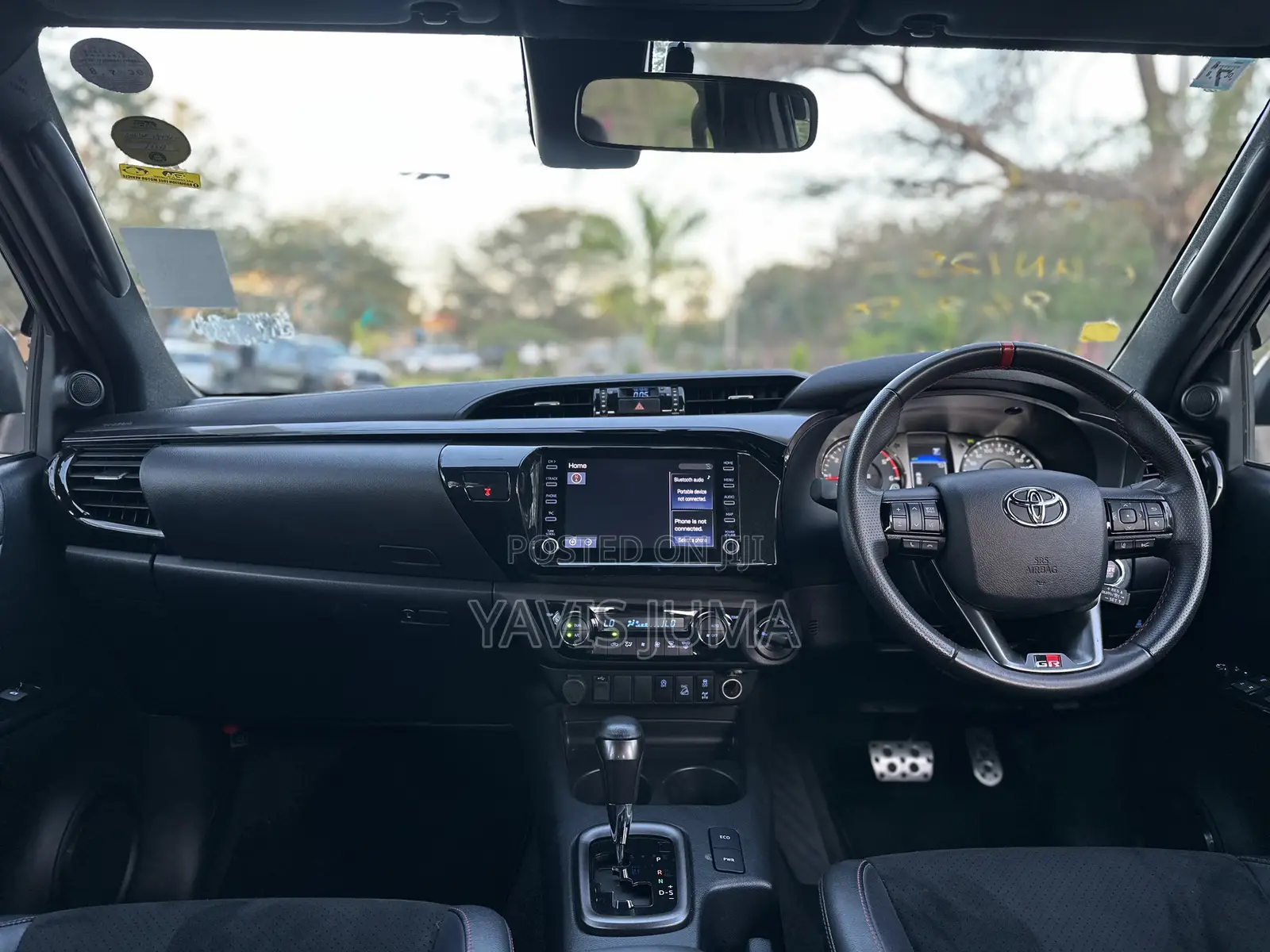 Toyota Hilux 2023 White