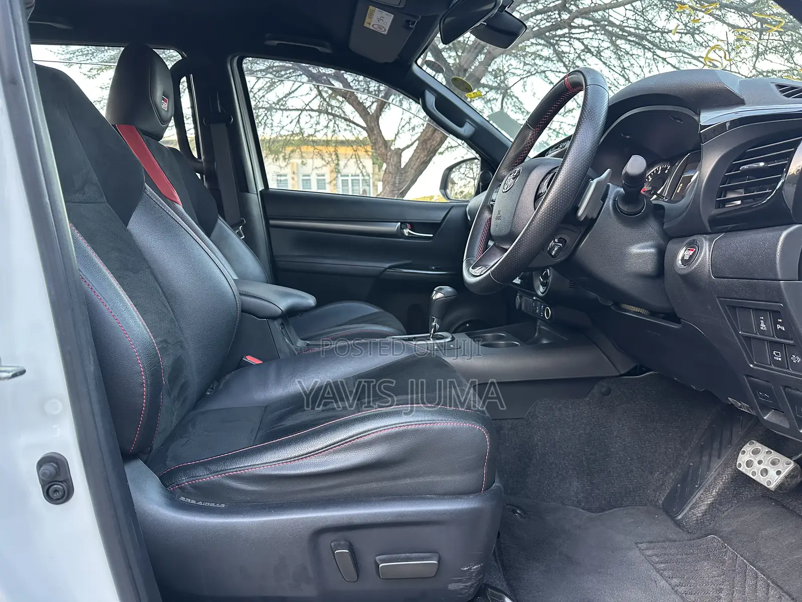 Toyota Hilux 2023 White
